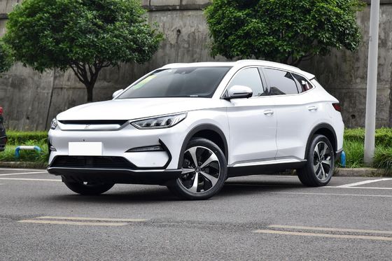 Auto nera a 5 porte da 200 cv con coppia di 250 lb-ft